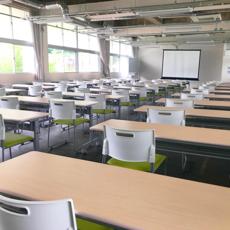 広々とした会議室を完備